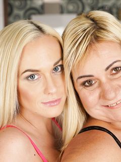 Vigna Reed, Pam Rosa - Baciare il culo di mia madre