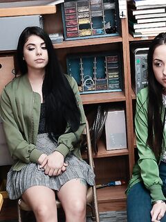 Gina Valentina és Mi Ha Doan közösen szopnak
